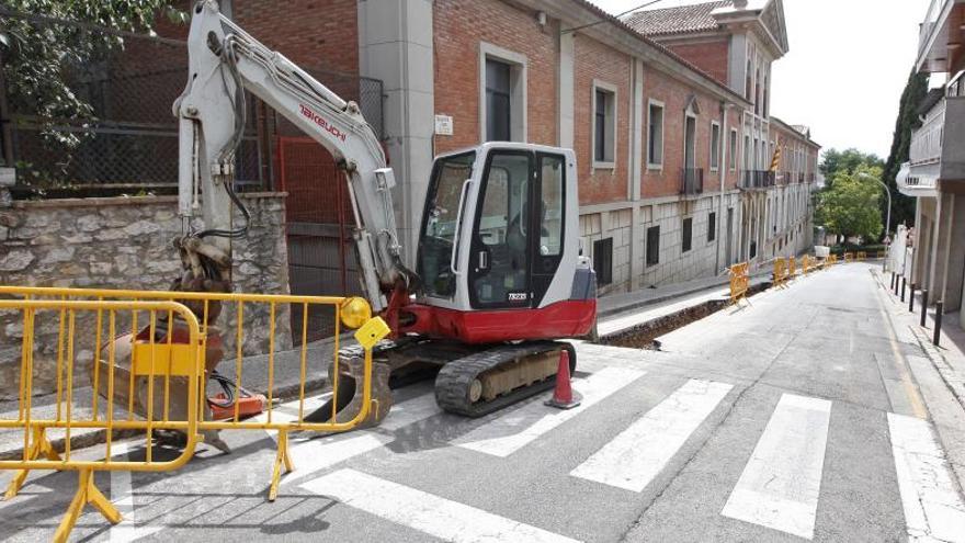 Una imatge dels treballs, ahir al carrer Isabel la Catòlica, a les Pedreres.