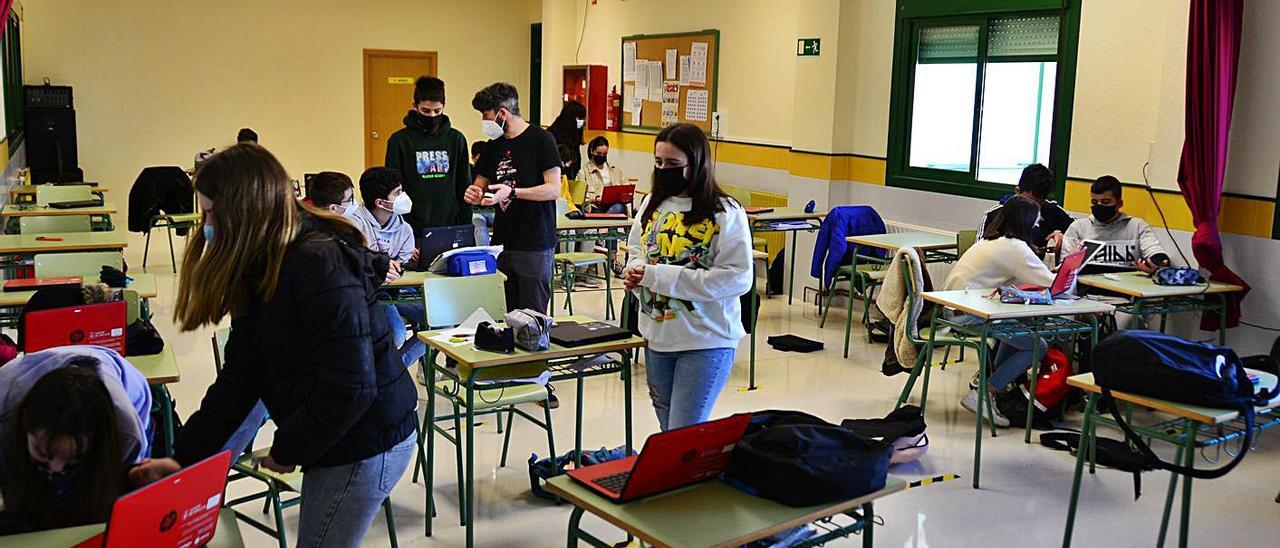 Algunos de los alumnos participantes en el proyecto, ayer, en el aula.   | // GONZALO NÚÑEZ