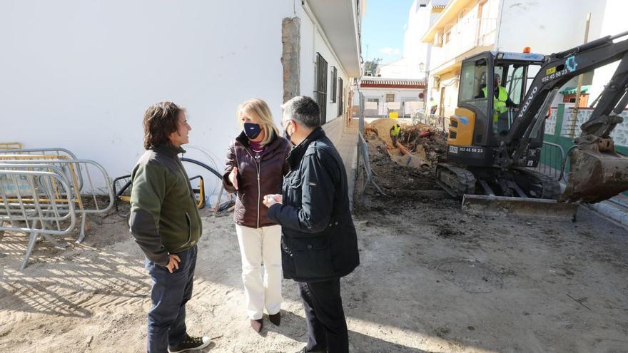 La alcaldesa, Ángeles Muñoz, en una visita a las obras de El Ingenio