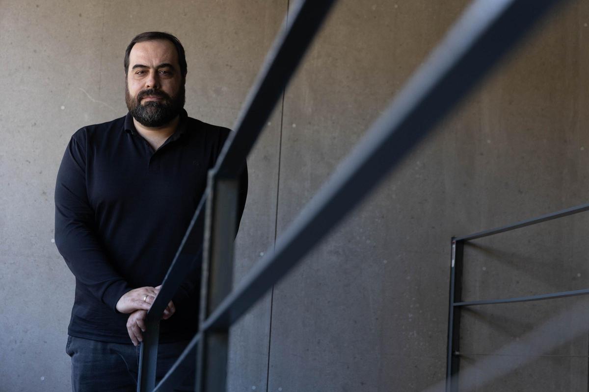 El leonés Raúl Ordás, durante una sesión de fotos en Alicante