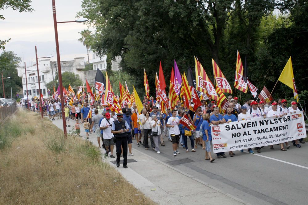 Manifestació contra els acomiadaments a Nylstar