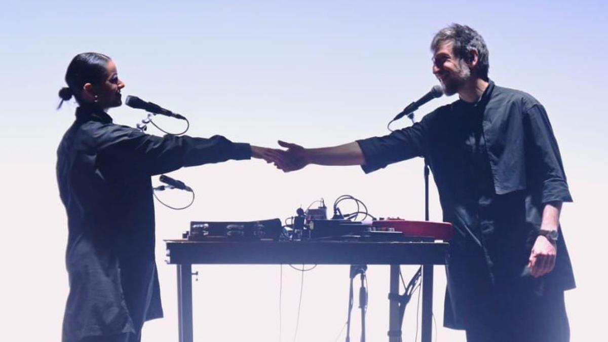 Raül Refree y Aída Tarrío, un tándem ancestral y futurista en el estreno de 'Gala i Ovidio' en Barnasants