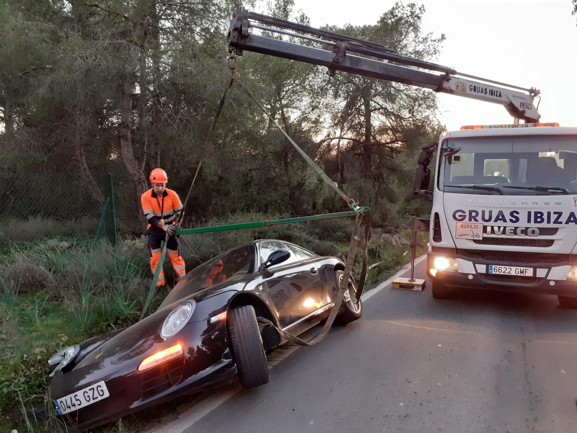 Accidente de tráfico de un Porsche en Ibiza