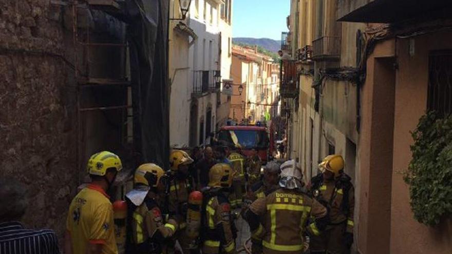 Bombers al lloc de l&#039;incendi, aquest diumenge al matí