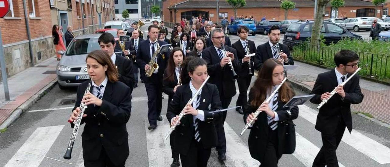 La Banda de Mieres, en las fiestas de Santa Marina, su última actuación antes de la escisión.