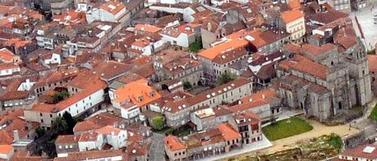 El casco viejo concentra la mayor parte de edificios antiguos. // R. V.