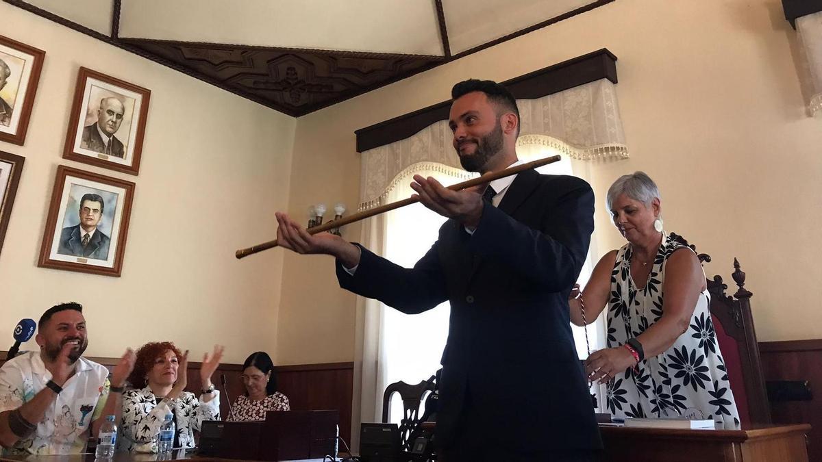 Javier Sierra Jorge, durante su toma de posesión como alcalde de Icod de Los Vinos, en junio de 2023.