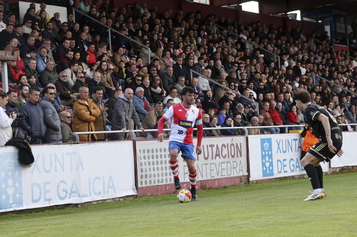La atmósfera fue extraordinaria en las cuatro gradas de A Lomba. | FIRMA
