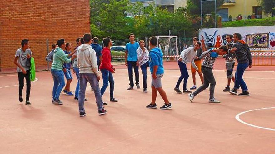 Alumnes de l&#039;institut Francesc Ribalta, aquesta setmana al centre