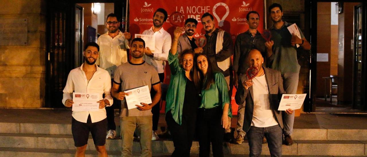 Foto de familia de los galardonados en la 10ª edición del concurso A3BT! Premios Emilio Botín.