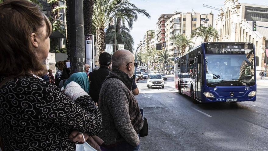El sindicato mayoritario cifra en un 100% el seguimiento de la huelga del autobús interurbano de Alicante