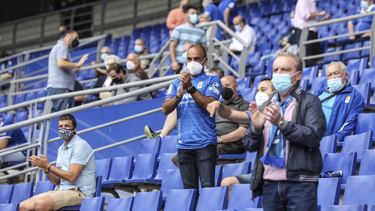 En imágenes: los aficionados del Real Oviedo vuelven al campo