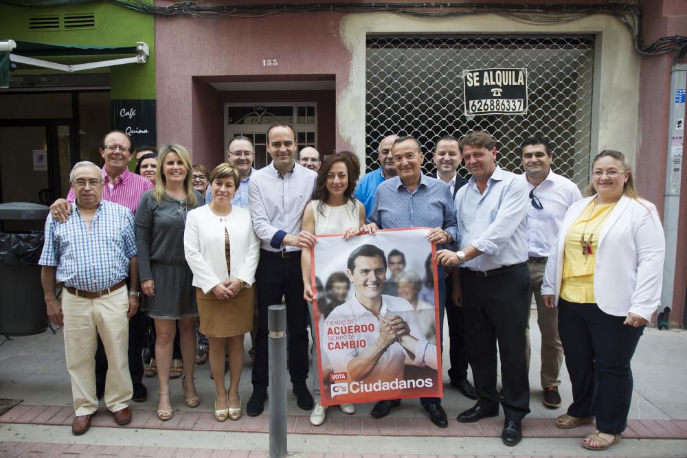 Pegada de carteles electorales en Castelló