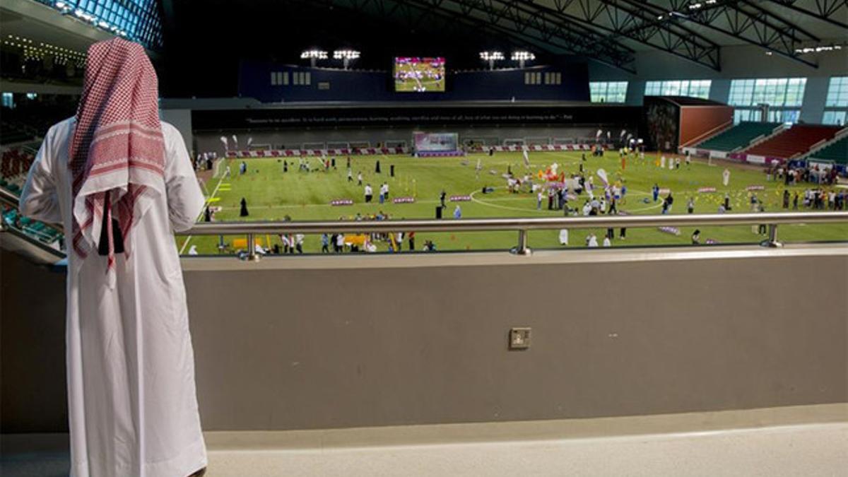 Este estadio les permite jugar al fútbol ajenos al duro clima