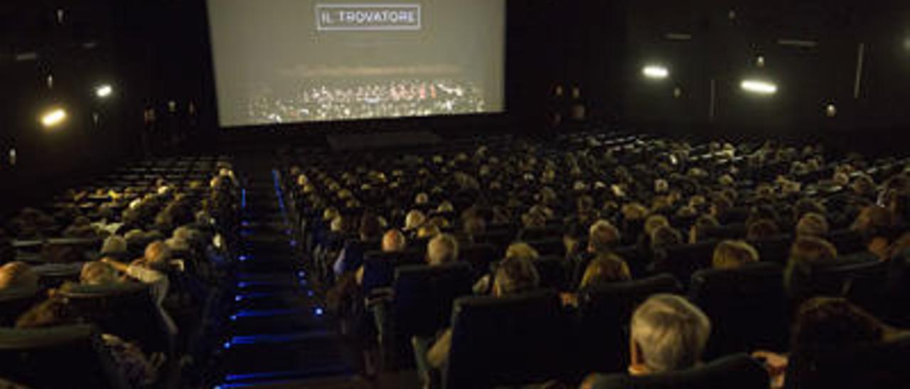 Sala del ABC Park en antes de la emisión de «Il trovatore».