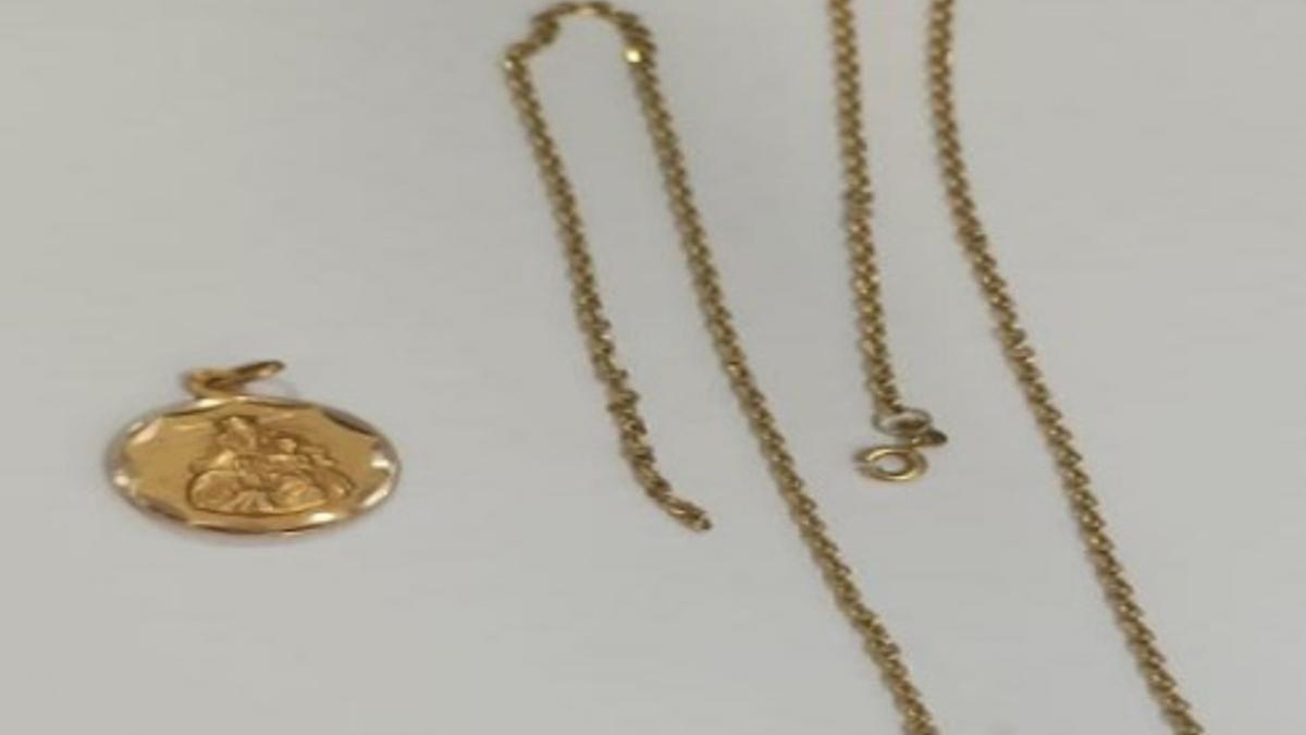 Joyas robadas en Cartagena | De una medalla familiar a alianzas de boda: la Policía recupera joyas robadas en Cartagena