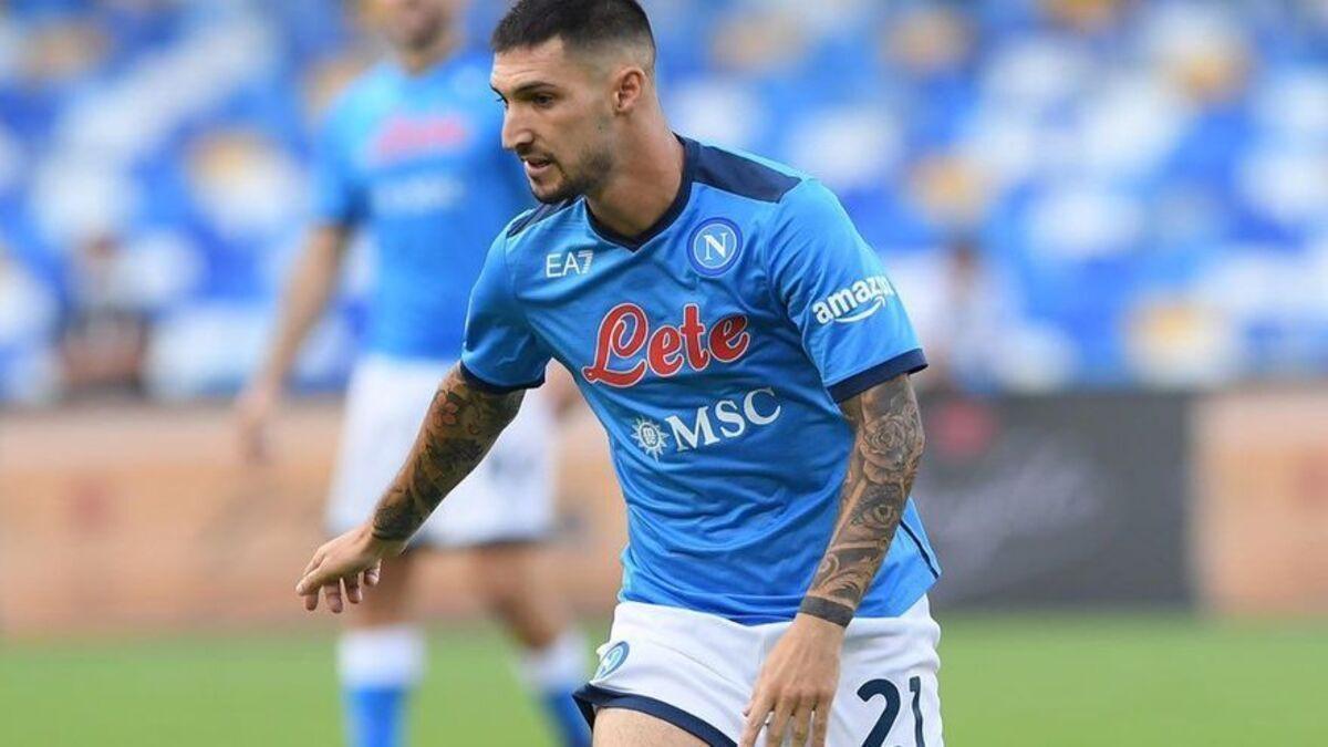 Matteo Politano, durante un encuentro con el Nápoles.