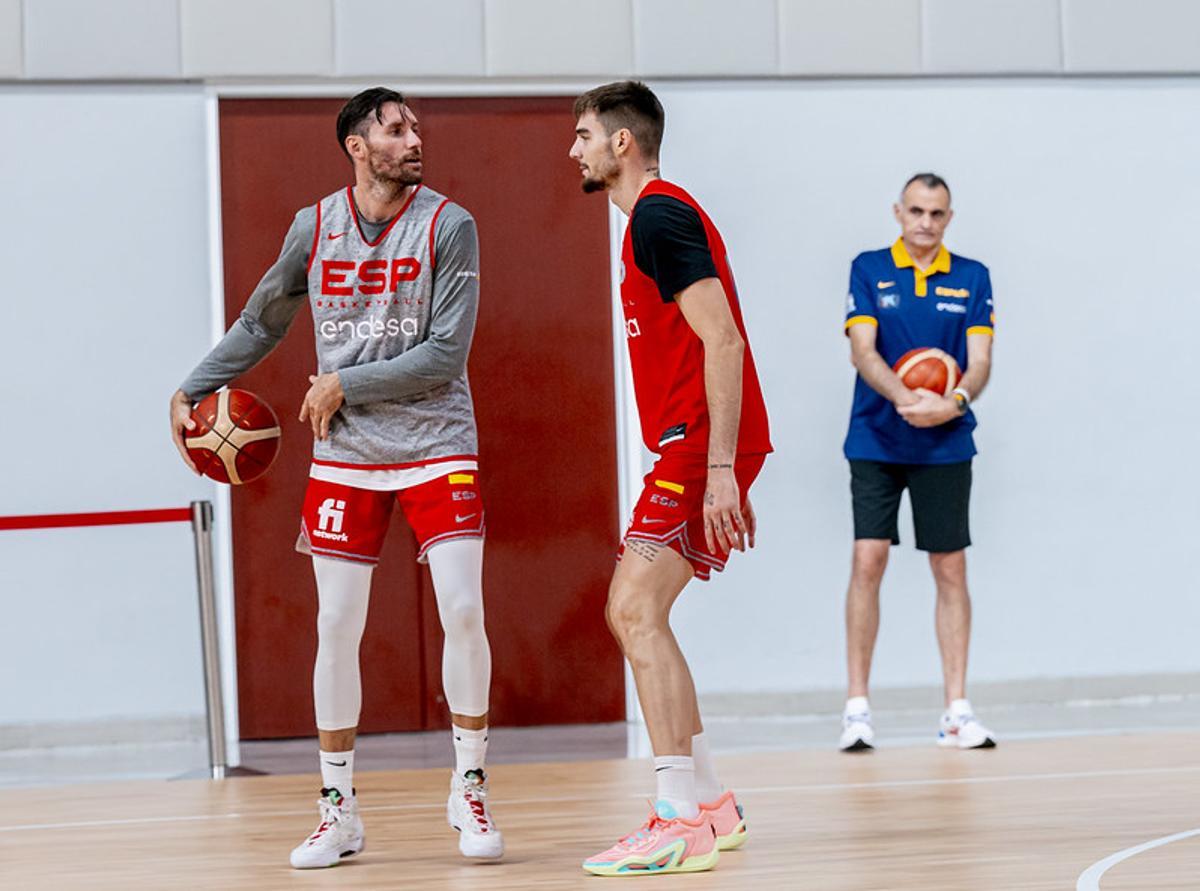 Rudy Fernández y Juancho Hernangómez, en el entrenamiento de ayer en Yakarta