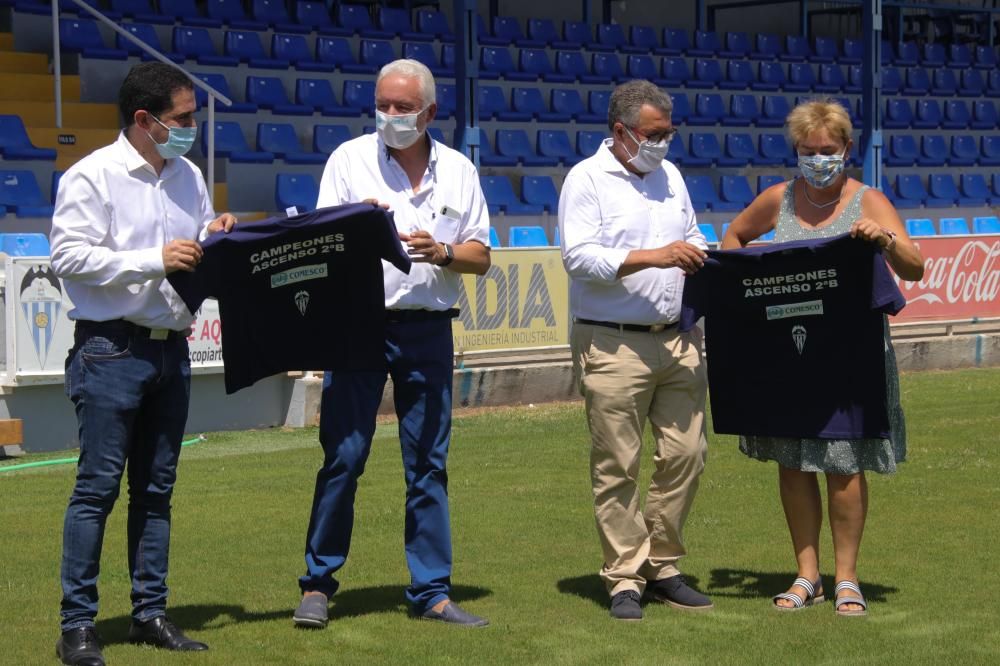 El Alcoyano celebra el ascenso a Segunda B