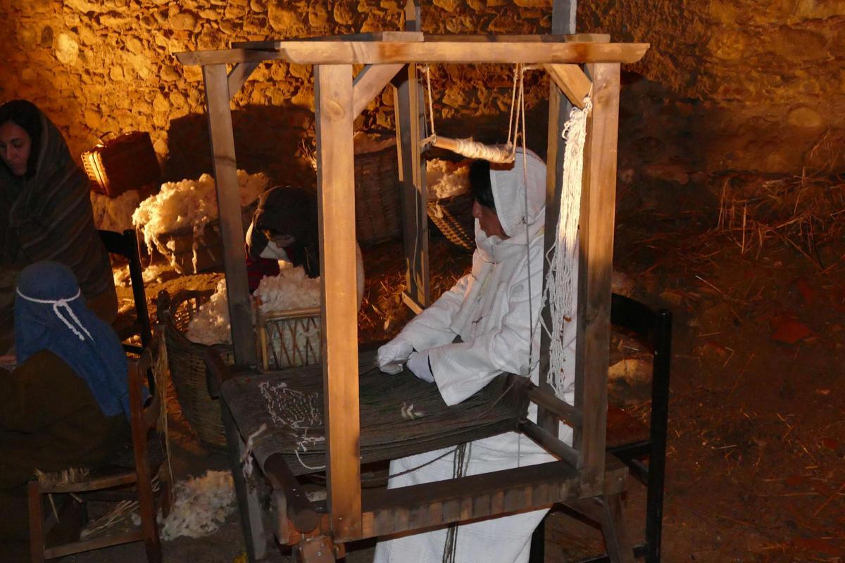 La 42a edició del Pessebre Vivent de Peralada manté viva la tradició recorrent el centre històric del poble