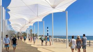 Recreación virtual de la estructura que dará sombra al paseo Marítim de Barcelona en 2027