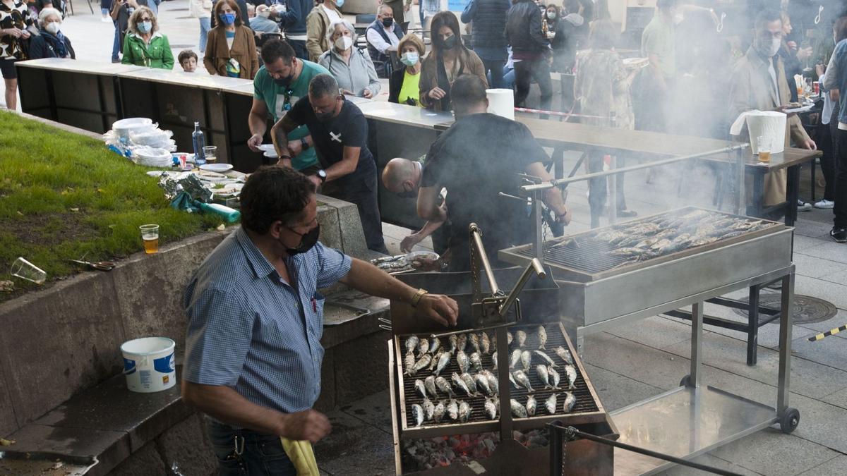 Sardiñada en A Coruña el pasado 23 de junio, víspera del segundo San Juan en pandemia.