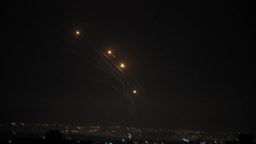 Isreal usa artillería y ataques aéreos contra Siria en respuesta a los cohetes lanzados hace dos días
