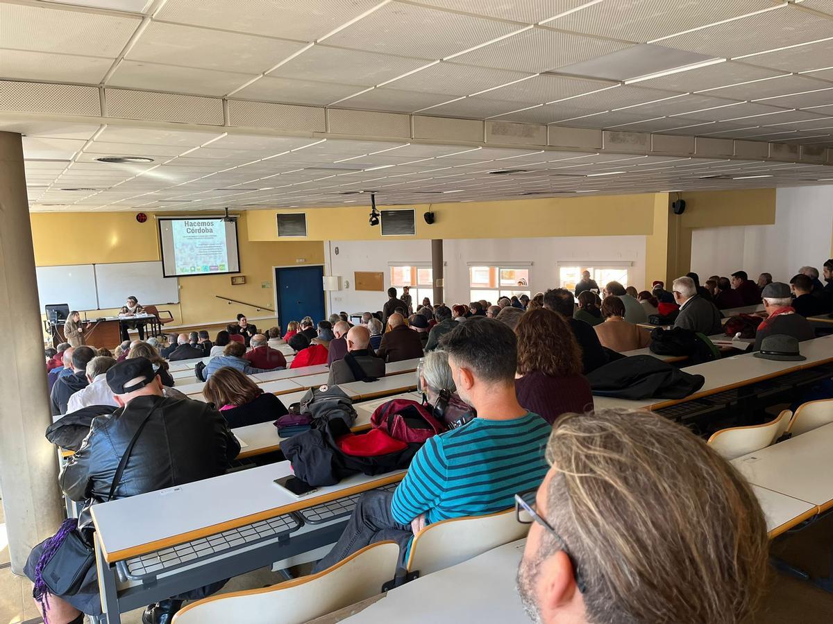 Más de 70 colectivos han participado en la asamblea de la confluencia de izquierdas Hacemos Córdoba.