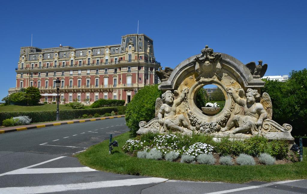 Hôtel du Palais, la antigua Villa Eugenia, regalo del emperador Napoleón III a su esposa, la española Eugenia de Montijo.
