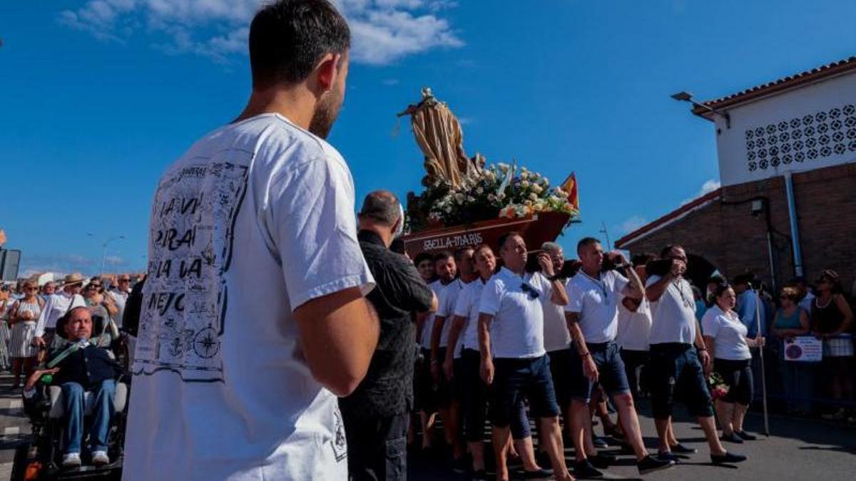 El paso de la virgen del Carmen de O Grove.