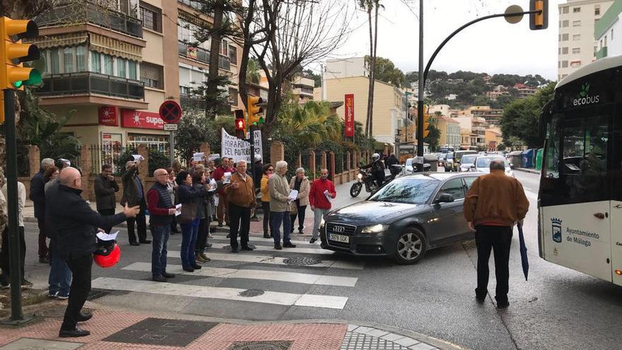 Los vecinos del Limonar reclaman la ampliación del horario de la línea 32