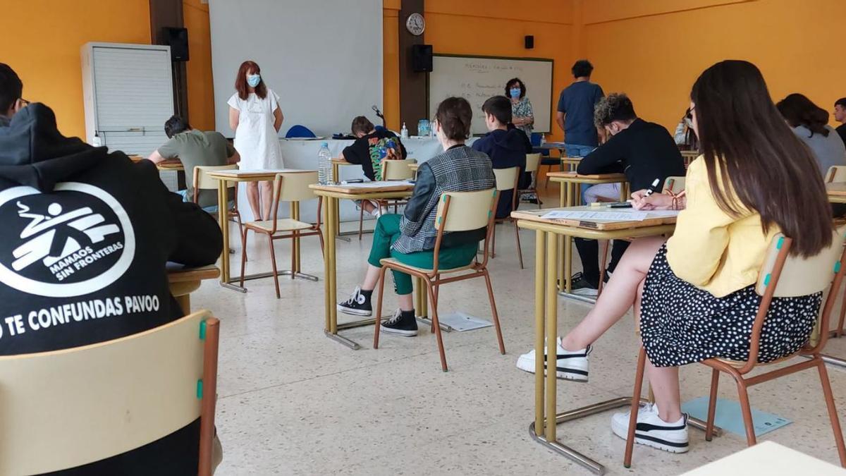 Alumnos durante uno de los exámenes de la jornada.