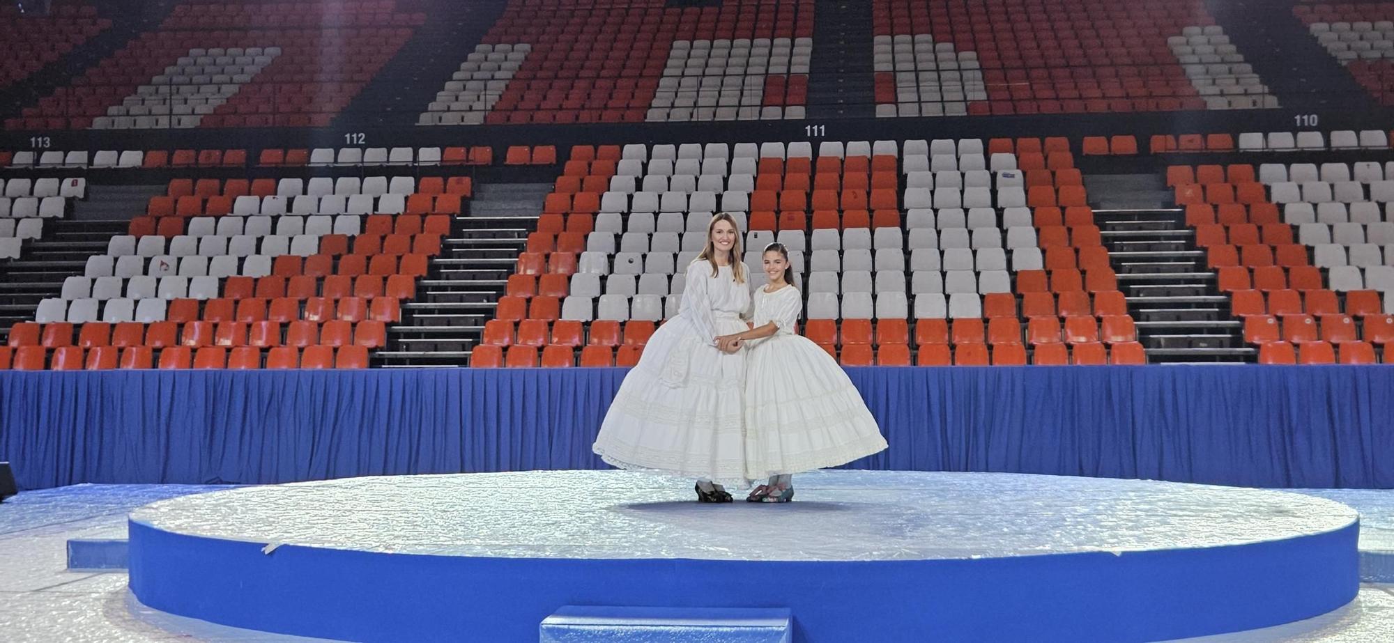 Honores en la despedida: el ensayo de Laura, Paula y las cortes de las Fallas 2023