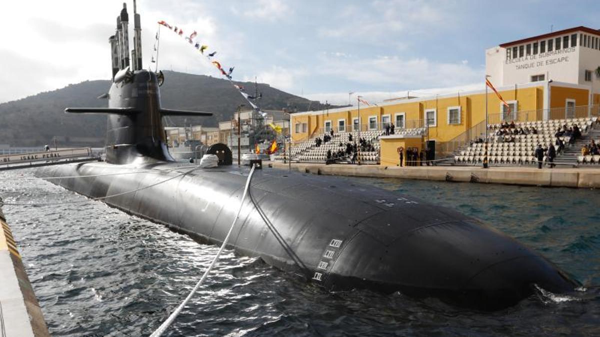 El submarino S-81 Isaac Peral, en la base naval de Cartagena.