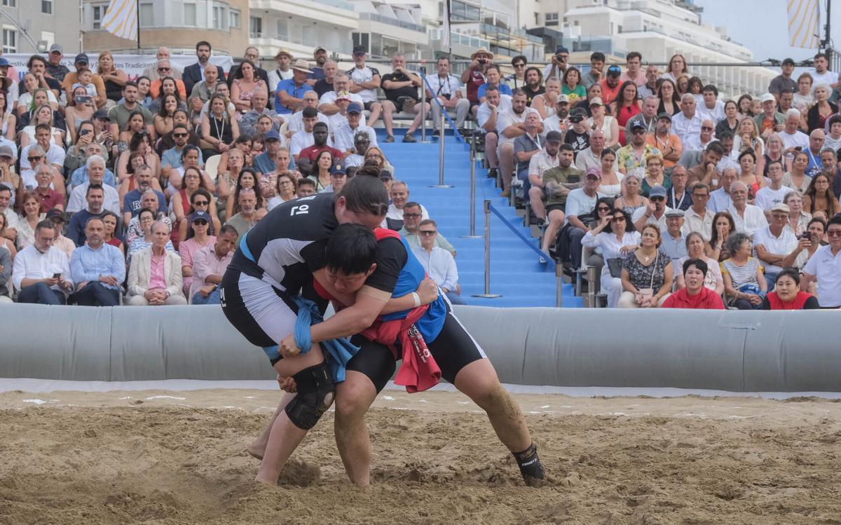 Lucha Canaria y Coreana en Las Canteras