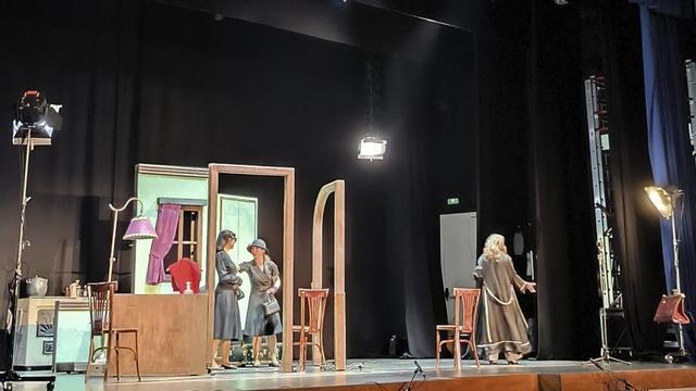 La compañía El Reló Producciones puso en escena el espectáculo ‘Las hermanas de Manolete’ en el Salón Blanco.