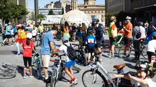 Bicicletada en Zaragoza: niños y mayores claman a golpe de pedaleo por unos entornos seguros