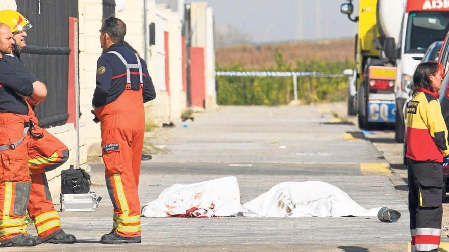 Dos fallecidos y un herido grave en la explosión de una fábrica en Algemesí