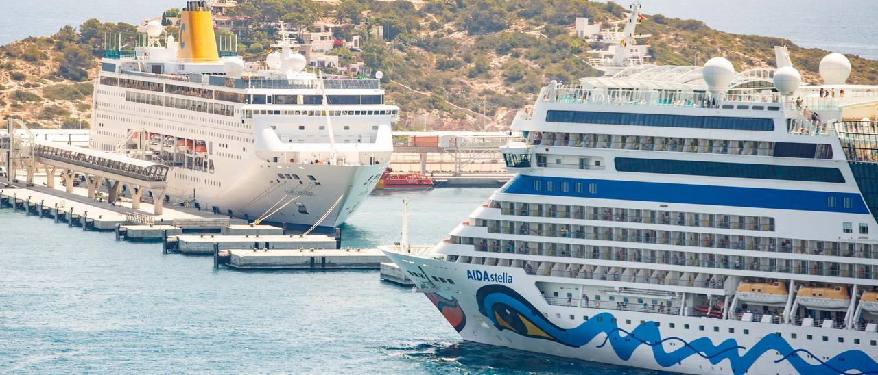 Cruceros en el puerto de Ibiza, en una imagen de archivo.