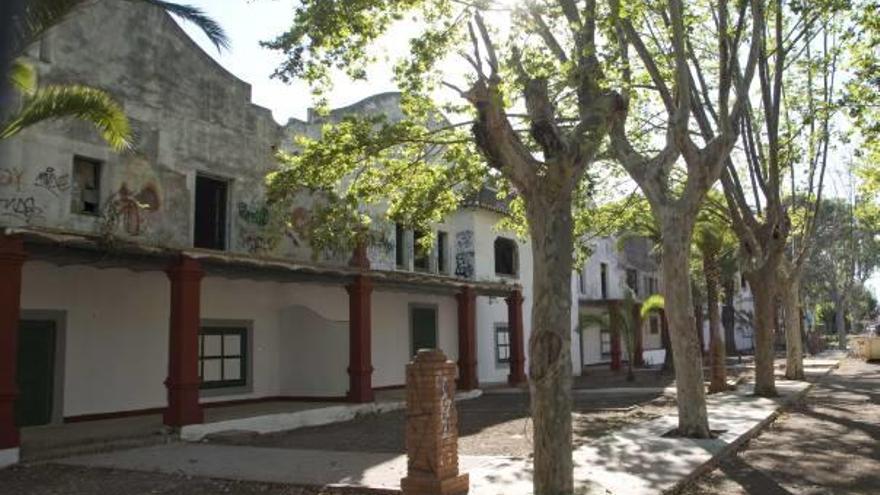Edificios de la antigua gerencia de Altos Hornos (AHM) de Sagunt.
