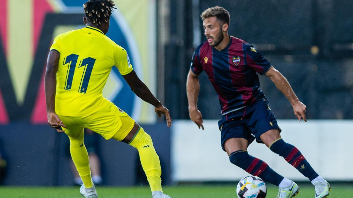 Saracchi en el partido contra el Villarreal