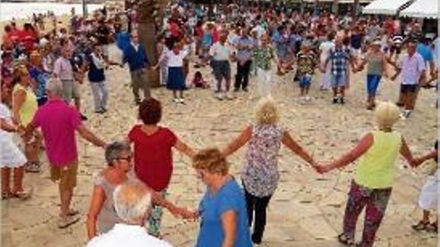 Audició de sardanes amb la Cobla Bisbal Jove.