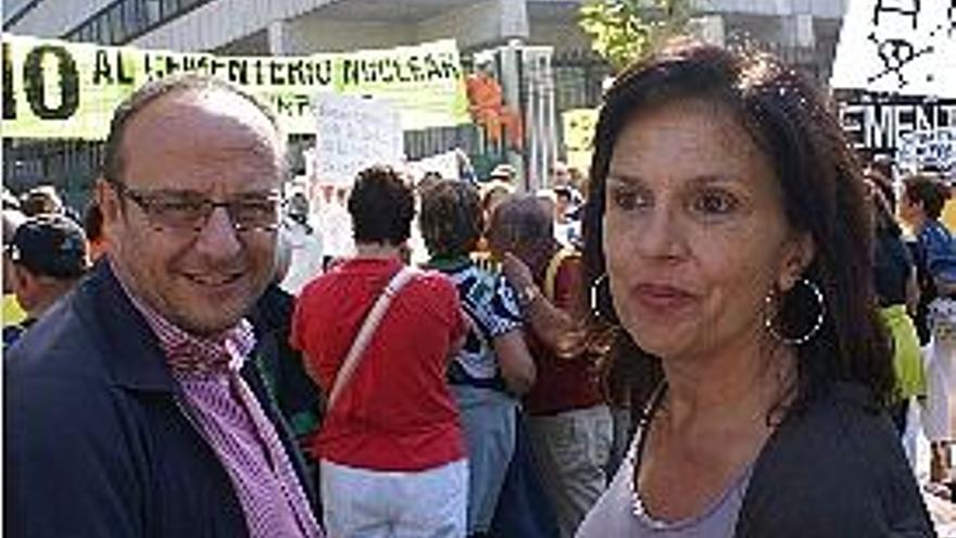 Rafael Rubio y Carmen Martínez (PSPV), en Madrid, ayer.