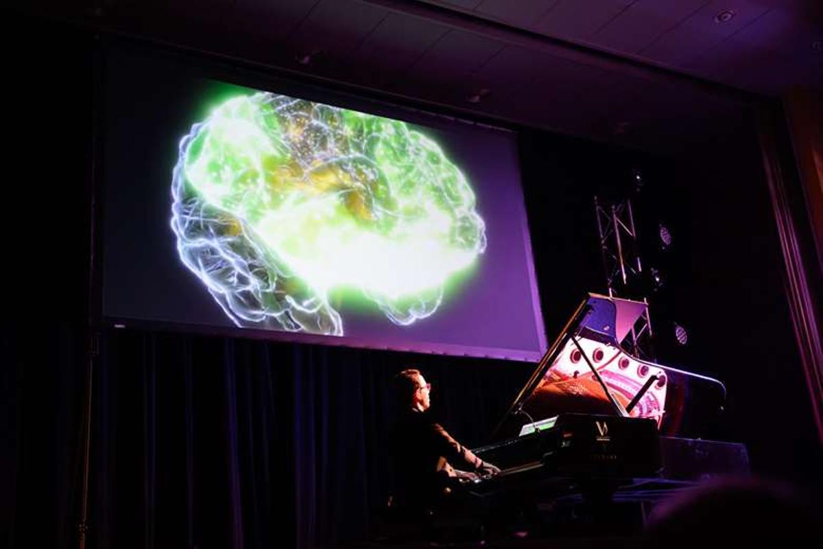 La música se fusiona con la neurociencia en un innovador recital de piano con neuroimagen.