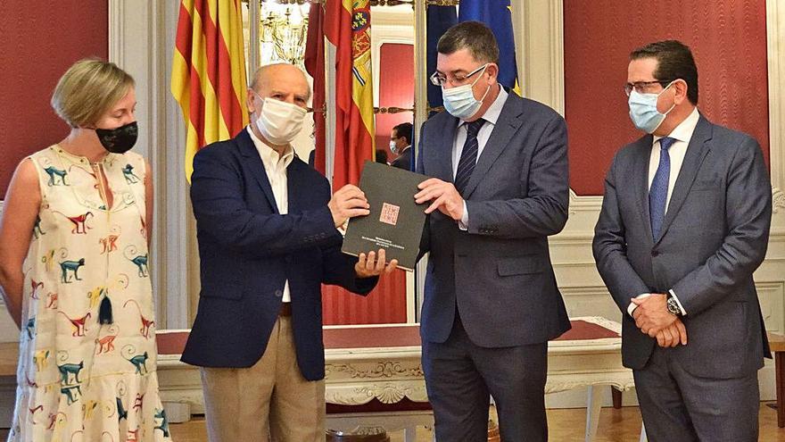La AVL pide un «esfuerzo» para reforzar la normalización del valenciano