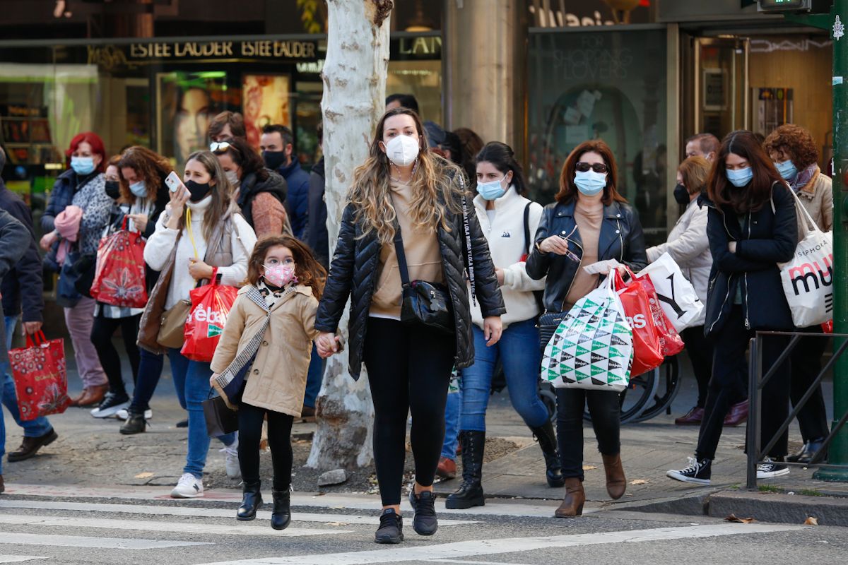 Afluencia y colas en el inicio de las rebajas de Enero