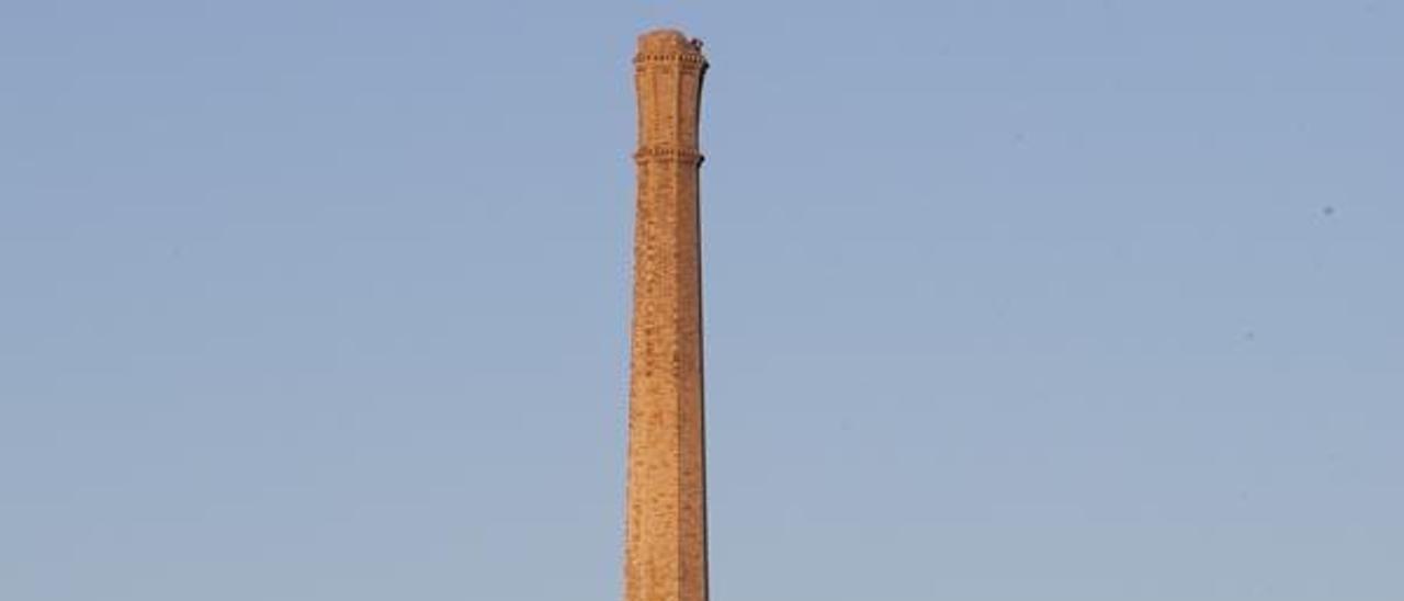La chimenea industrial más alta está en Xàtiva