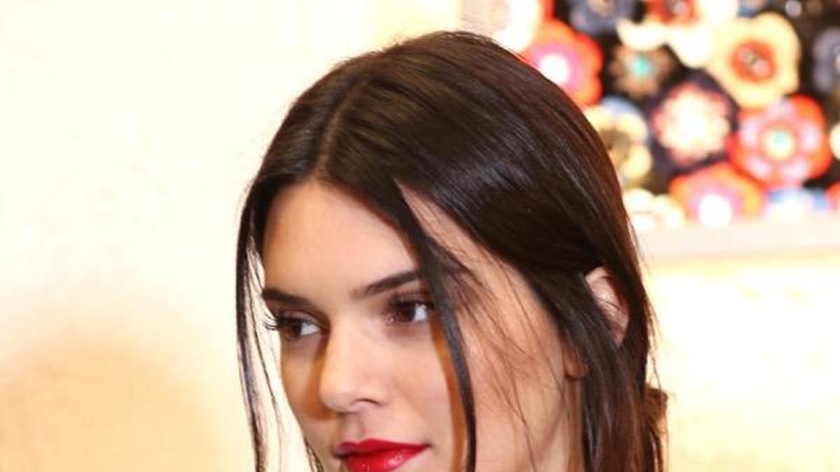 Kendall Jenner en Roma con un jumpsuit de Fendi