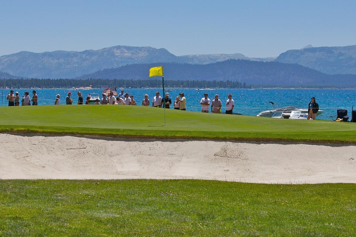 Uno de los campos de golf que rodean al lago Tahoe.