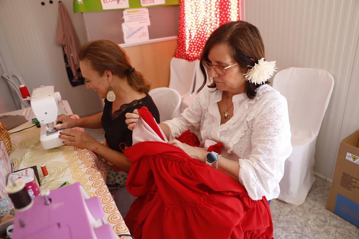 Taller de costura de las Adoratrices en la Feria de Córdoba.